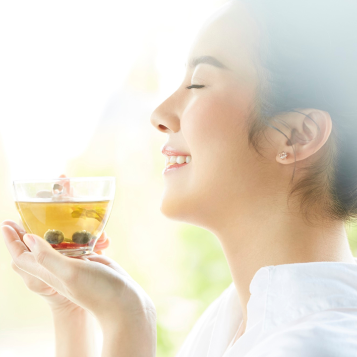 ストレス解消から美容まで!ハーブティーの万能効果とは?