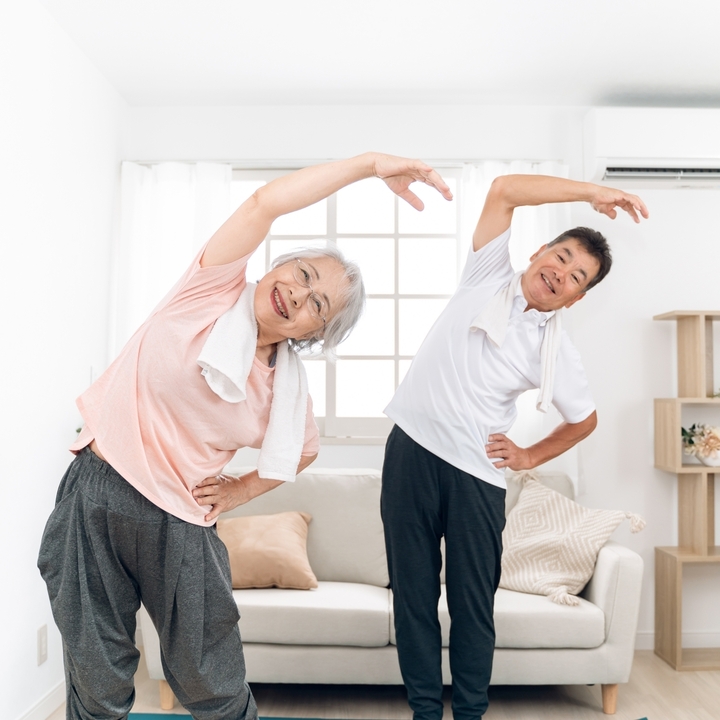 ラジオ体操第一と第二、どっちが効果的？高齢者に最適な健康習慣ガイド