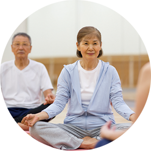 高齢者の為に厳選したアーサナの指導法が学べる