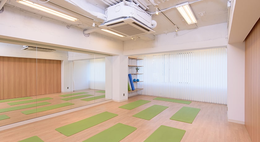 ピラティススタジオの運営や出張でレッスンを担当する