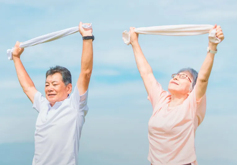 身体の可動域が低下した高齢者でも安全に行なえる運動